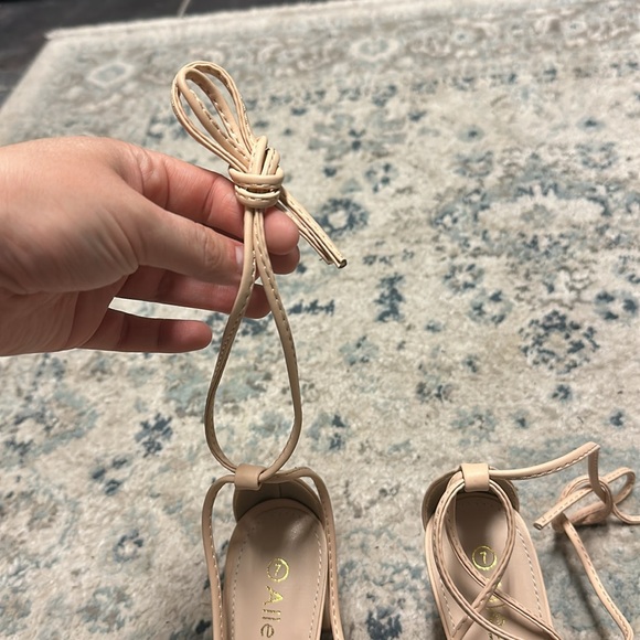 Lace up heels - Picture 2 of 3